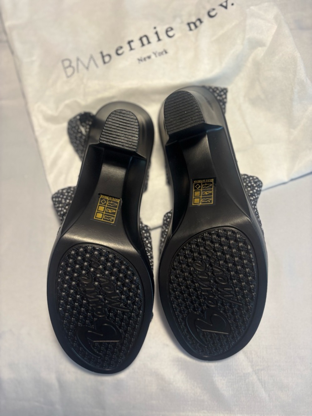 bernie mev. Black White Speckled Slip-on Heels Size 39 (8) New - Picture 4 of 7